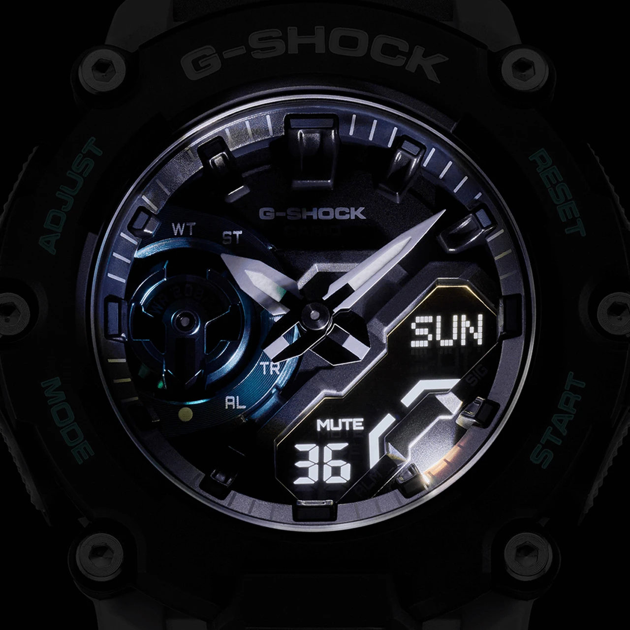 Casio G-SHOCK Carbon Core Guard GA-2200 1AER 4 Casio G-SHOCK Carbon Core Guard GA-2200 1AER - Image 4