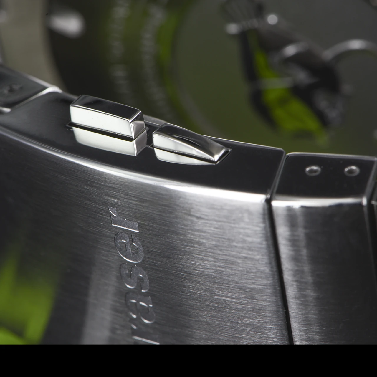 Traser H3 P67 Super Sub Stainless Bracelet 7 Traser H3 P67 Super Sub Stainless Bracelet - Image 7