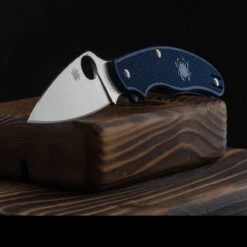 Spyderco UK Penknife Lightweight Dark Blue CPM SPY27 7 Spyderco UK Penknife Lightweight Dark Blue CPM SPY27 -SurvGear Shop SC94PCBLdet4 21728.1694442613