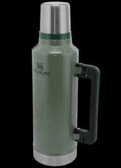 STANLEY CLASSIC LEGENDARY BOTTLE 1.9L 8 STANLEY CLASSIC LEGENDARY BOTTLE 1.9L -SurvGear Shop Stanley Leg.Classic 1.9L GREEN 83459.1692363829