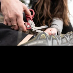 Leatherman Raptor Response -SurvGear Shop WIT LT242det 22292.1636636362.1280.1280 89185.1636636378